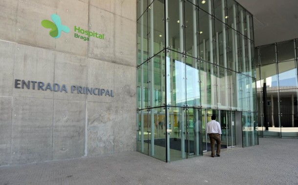 Caso suspeito de sarampo leva hospital de Braga a vacinar profissionais de saúde