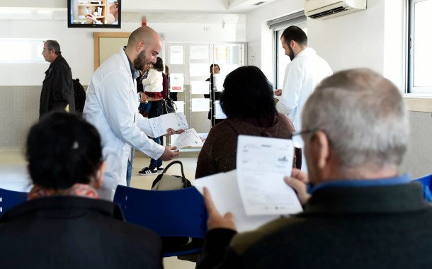 Utentes do hospital e centros de saúde de Braga receberam 'comprimidos' receitados pelo ‘Ministério da Poesia’