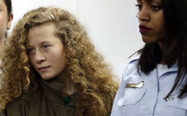 Jovem palestiniana que deu um estalo a um soldado israelita vai passar oito meses na prisão
