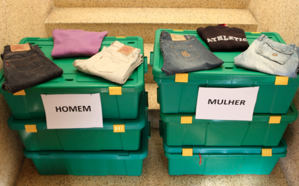 UMinho entrega roupa a instituições de solidariedade social