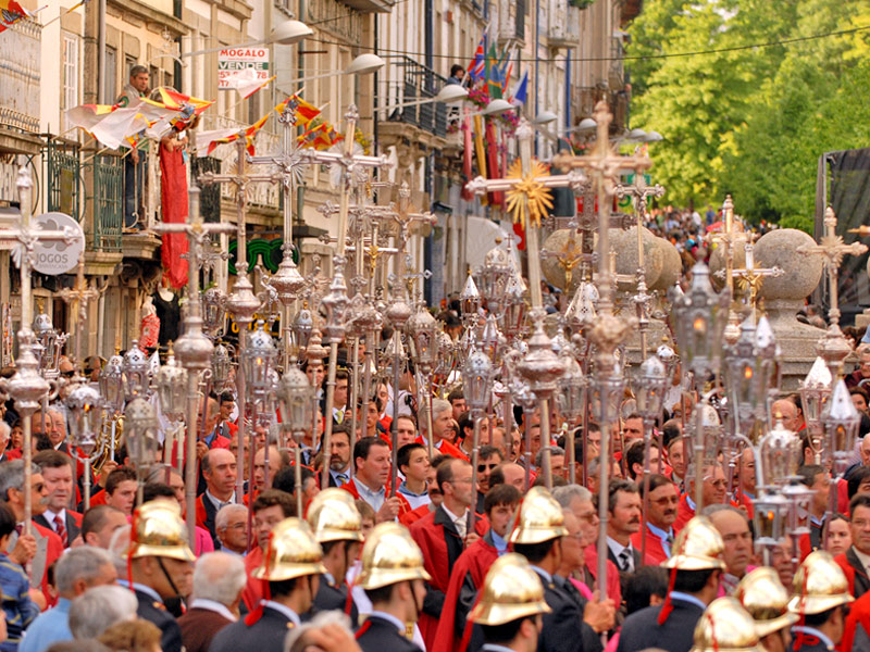 Festas das Cruzes comemoram título de Cidade Criativa da Unesco com Mariza e Herman José