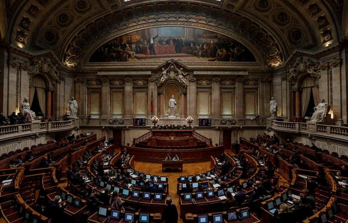 Parlamento aprova alterações ao financiamento partidário