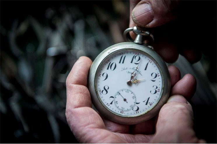 Não esquecer: Hora adianta esta madrugada
