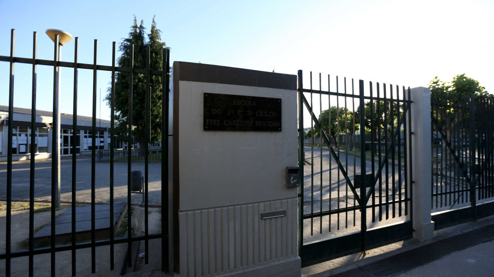 BRAGA: Alunos da EB 2,3 Frei Caetano Brandão protestam contra más condições da escola