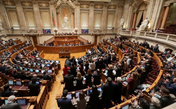 PSD, PS e CDS chumbam alterações à lei laboral do PCP, BE e PEV