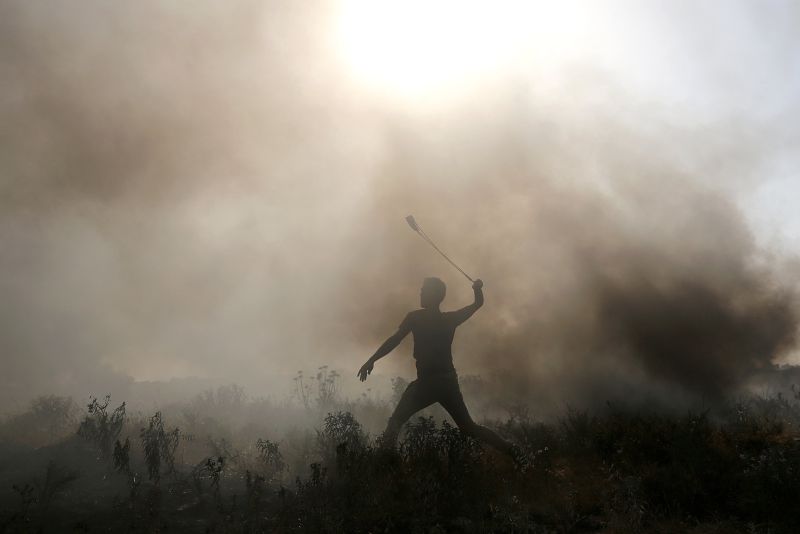 Confrontos na fronteira de Gaza com Israel fazem pelo menos 5 mortos e mais de 300 feridos