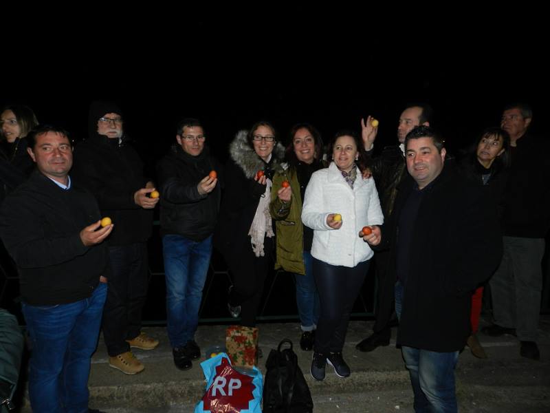VILA DE PRADO: Noite de Páscoa tem “mais brilho” com tradição do ‘Ovo na Ponte’