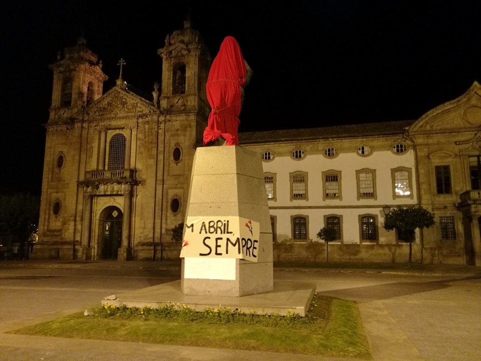 Bloco de Esquerda tapa estátua de Gomes da Costa para fomentar debate sobre Braga e o fascismo