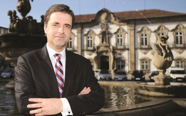 Ricardo Rio acusa governo de agir como ‘Robin Hood ao contrário’ com fundos europeus