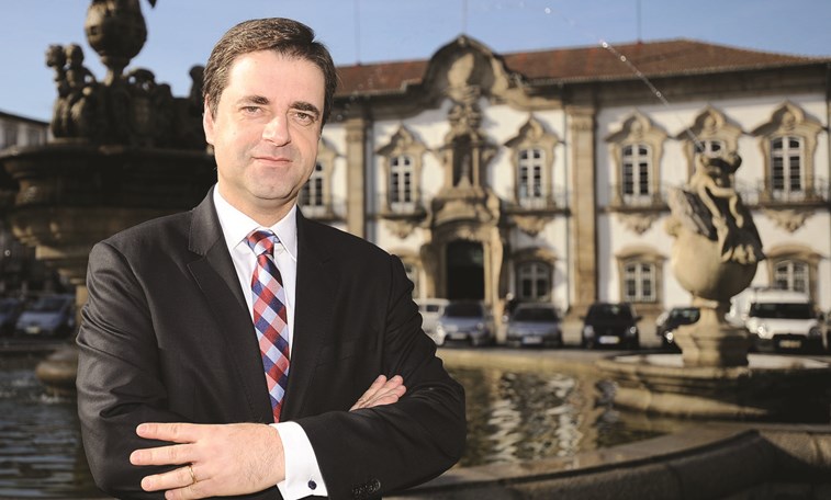 Ricardo Rio acusa governo de agir como ‘Robin Hood ao contrário’ com fundos europeus