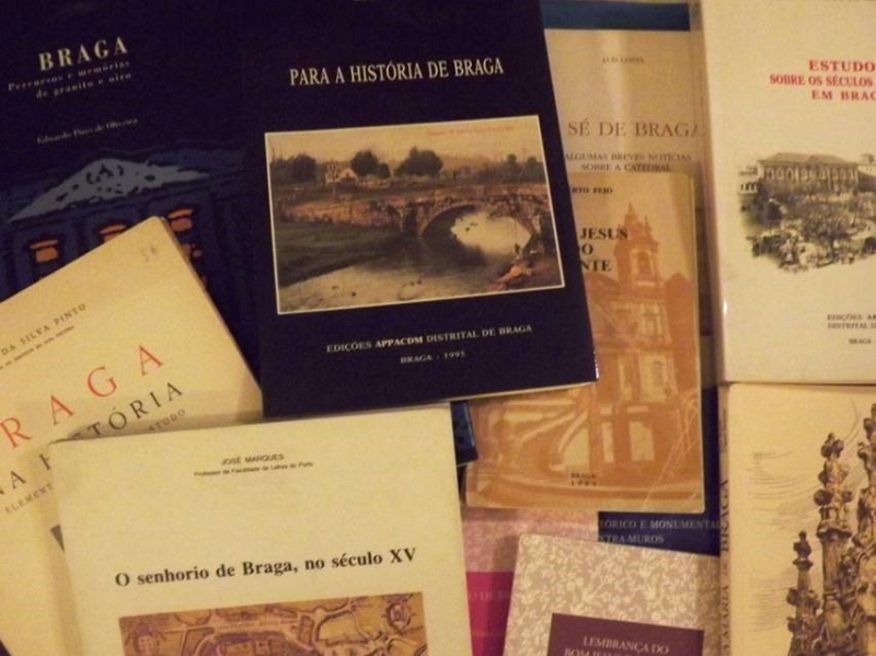 Câmara de Braga entrega colecção de livros sobre a cidade a escolas