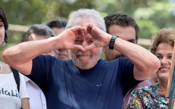 Lula da Silva diz ao PT para escolher outro candidato nas presidenciais do Brasil