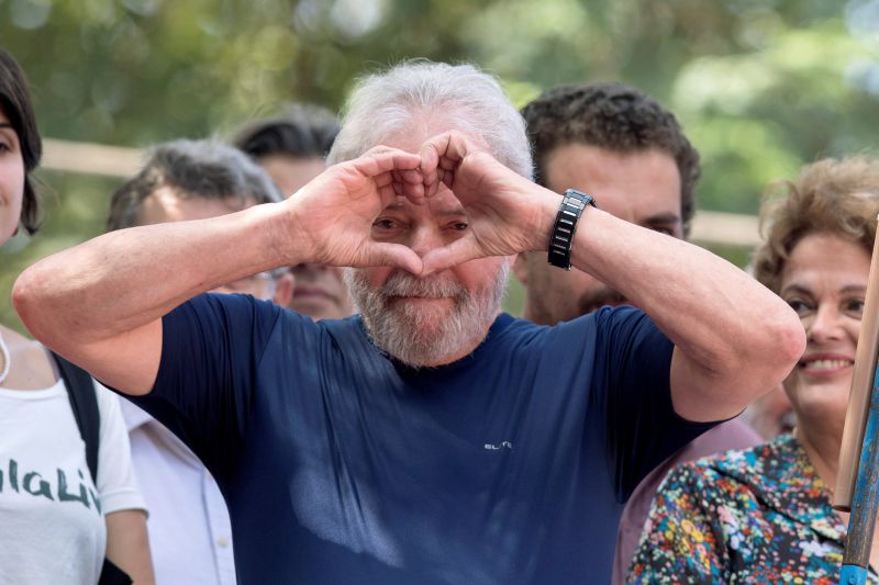 Lula da Silva diz ao PT para escolher outro candidato nas presidenciais do Brasil