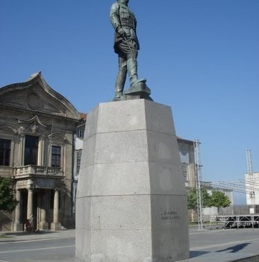 BE recomenda colocação de explicação histórica nos monumentos do Estado Novo