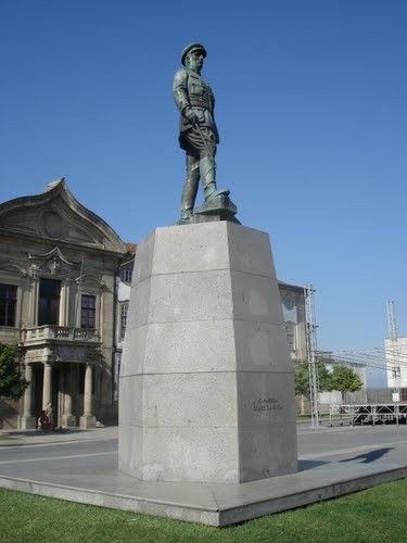 BE recomenda colocação de explicação histórica nos monumentos do Estado Novo