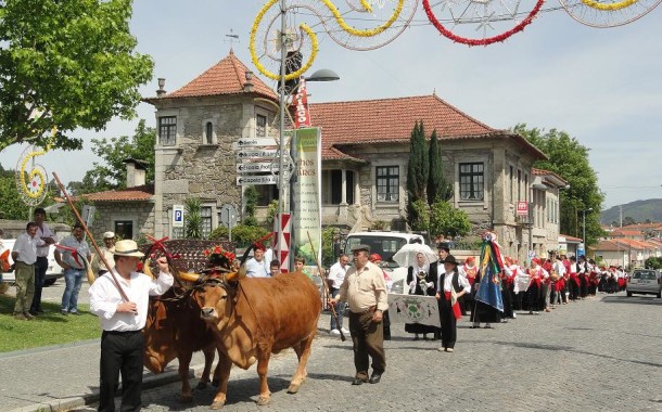 Corte de estrada durante a Feira Franca de Amares