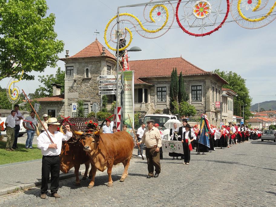 Corte de estrada durante a Feira Franca de Amares