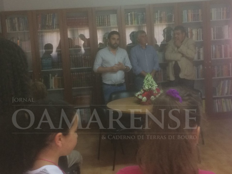 AMARES: 600 livros compõem a nova biblioteca de S. Vicente do Bico