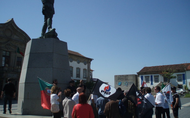 Extrema-direita manifesta-se em Braga em defesa da estátua de Gomes da Costa e contra o “cavernísmo ideológico” do BE