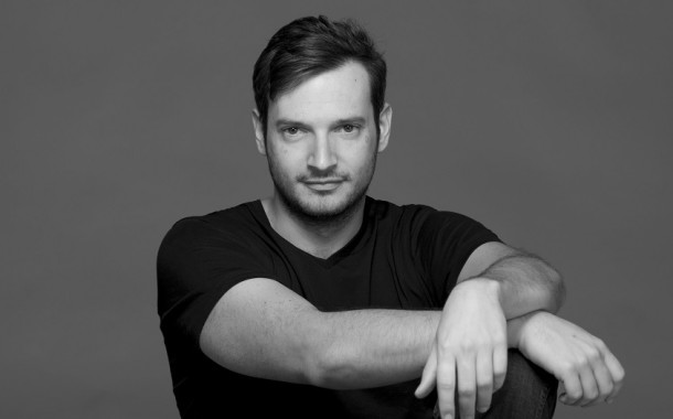 Italiano Bayota apresenta no Theatro Circo ‘Out of the Blue’ (19 MAIO)