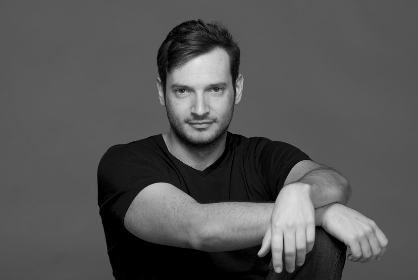 Italiano Bayota apresenta no Theatro Circo ‘Out of the Blue’ (19 MAIO)