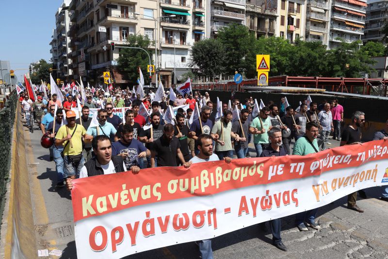 Milhares de manifestantes e greve geral contra austeridade na Grécia