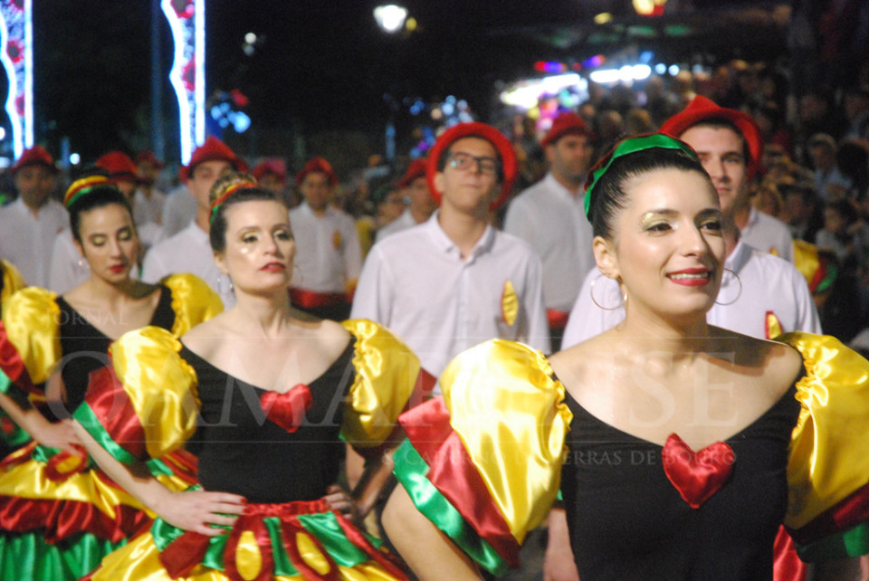 AMARES: Seis marchas com muito público a assistir em noite de Santo António