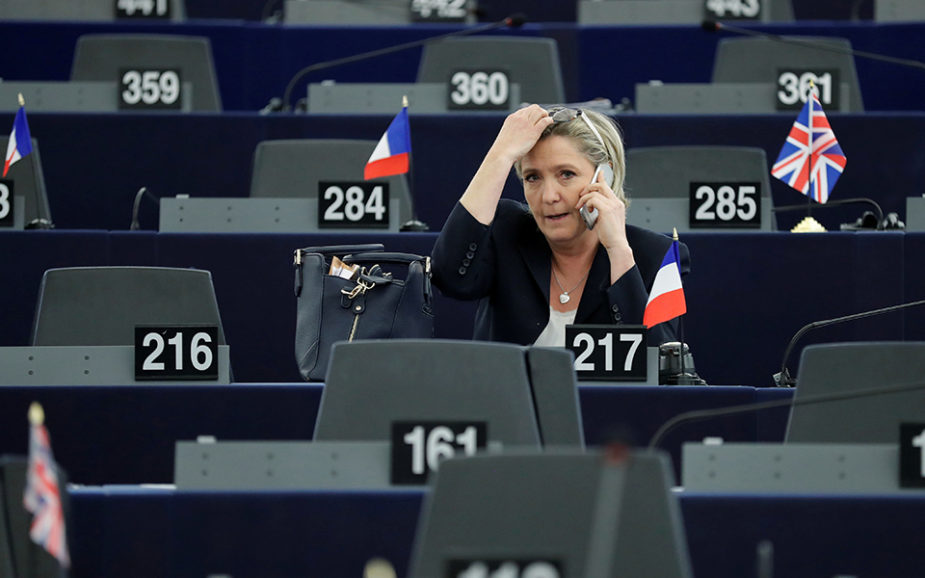 FRANÇA: Marine Le Pen condenada a devolver cerca de 300 mil euros ao Parlamento Europeu