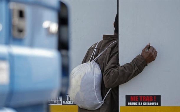 Cada vez mais migrantes escondem-se nos camiões portugueses em França