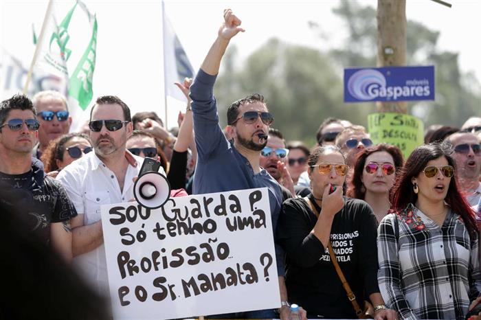 Forças de segurança e funcionários judiciais juntam-se a reivindicações de professores