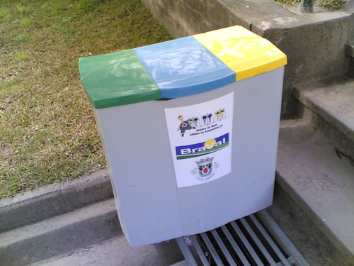 Braval entrega 100 mini-ecopontos à UMinho