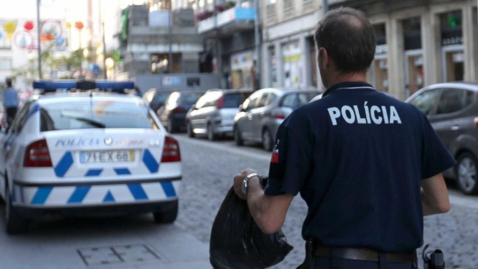 Cinco anos de prisão efectiva por roubo por esticão em Braga