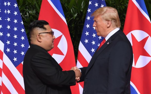 Trump e Kim “orgulhosos do que aconteceu” no dia em que decidiram “deixar o passado para trás”