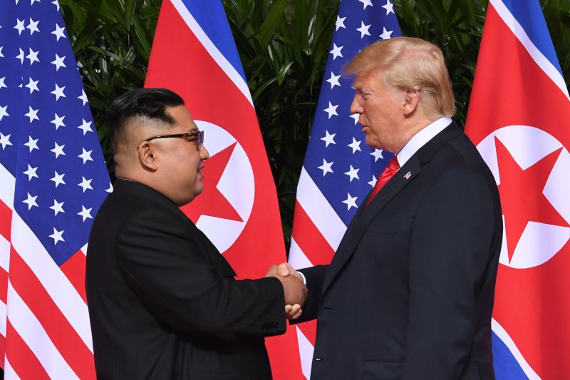 Trump e Kim “orgulhosos do que aconteceu” no dia em que decidiram “deixar o passado para trás”