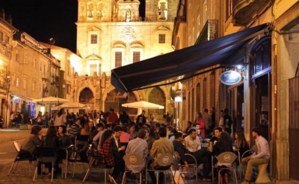 Esplanadas de Braga com período de funcionamento alargado durante o Verão
