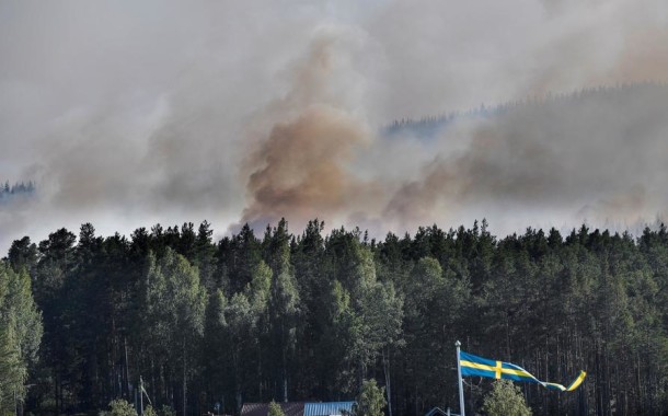 Suécia pede ajuda à União Europeia para combater dezenas de fogos florestais