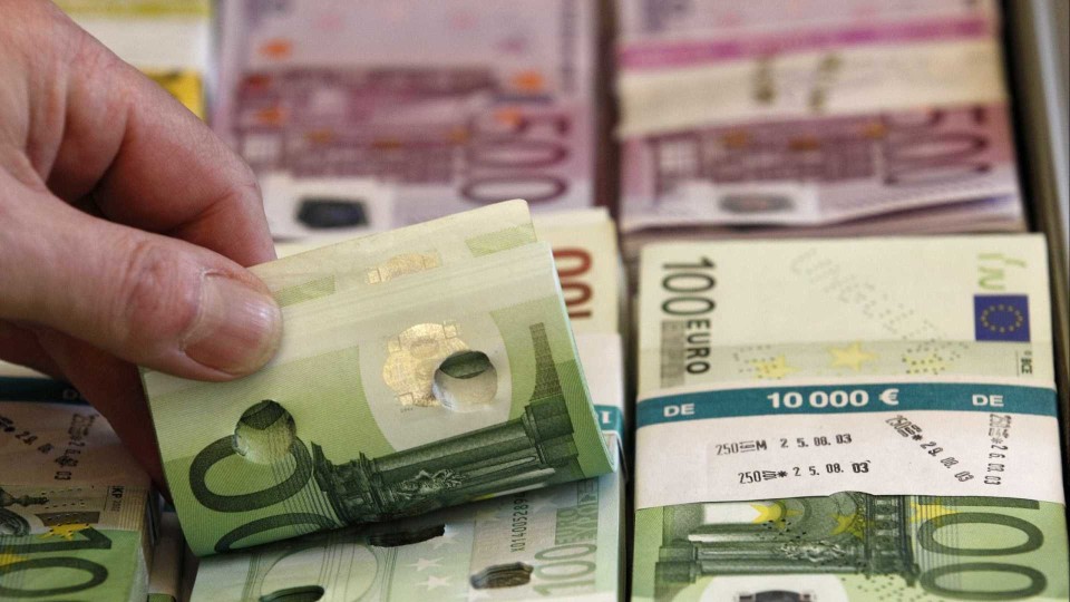 GNR apreendeu 14 automóveis, 300 mil euros e cinco quilos de ouro; cantor ‘pimba’ foi uma das vítimas
