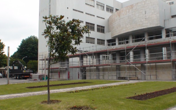 Tribunal de Braga entrou em obras mas PCP diz que faltam 40 oficiais de justiça na comarca