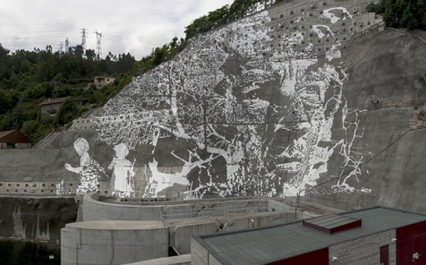 Artista plástico Vhils cria obra pictórica na barragem da Caniçada