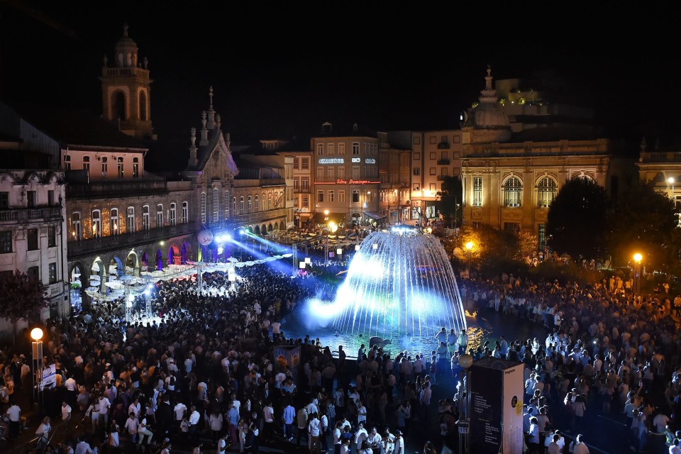 Associação Comercial de Braga lança Concurso de Montras Noite Branca