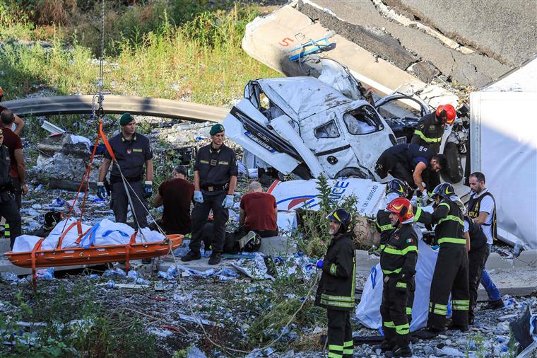 Pelo menos 35 o número de mortos na queda de ponte em Génova