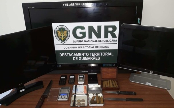 GNR deteve em Famalicão homem por tráfico de droga e recuperou material furtado