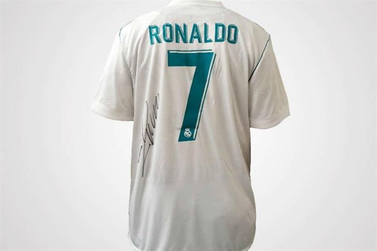 CR7 doa camisola à Cruz Vermelha de Braga para leilão