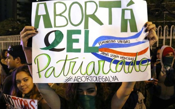 Senado argentino com apoio do Papa chumba legalização do aborto