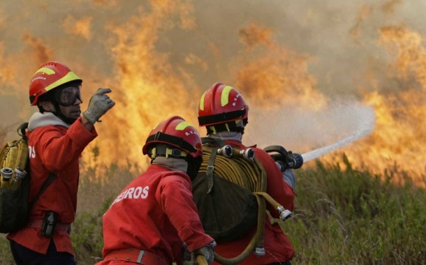 INCÊNDIOS: Alerta vermelho prolongado até quarta-feira