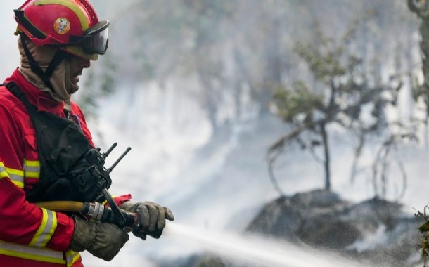 Fogo na Póvoa de Lanhoso continua a dar muito trabalho aos bombeiros