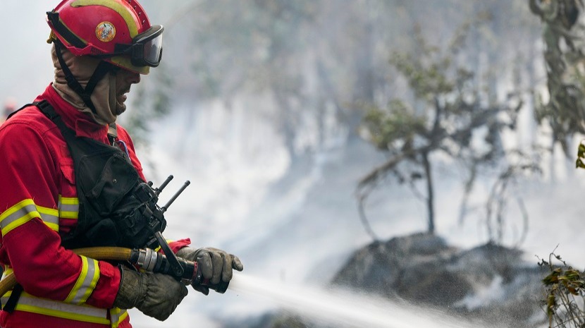 Fogo na Póvoa de Lanhoso continua a dar muito trabalho aos bombeiros