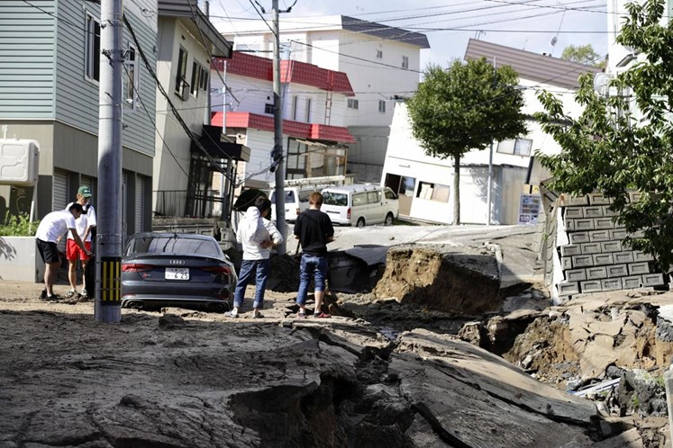 Sobe para nove o número de mortos em sismo no Japão