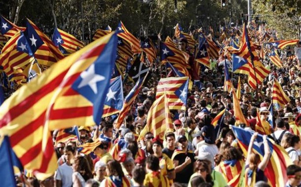 Independentistas bloqueiam estradas e linhas de ferro na Catalunha