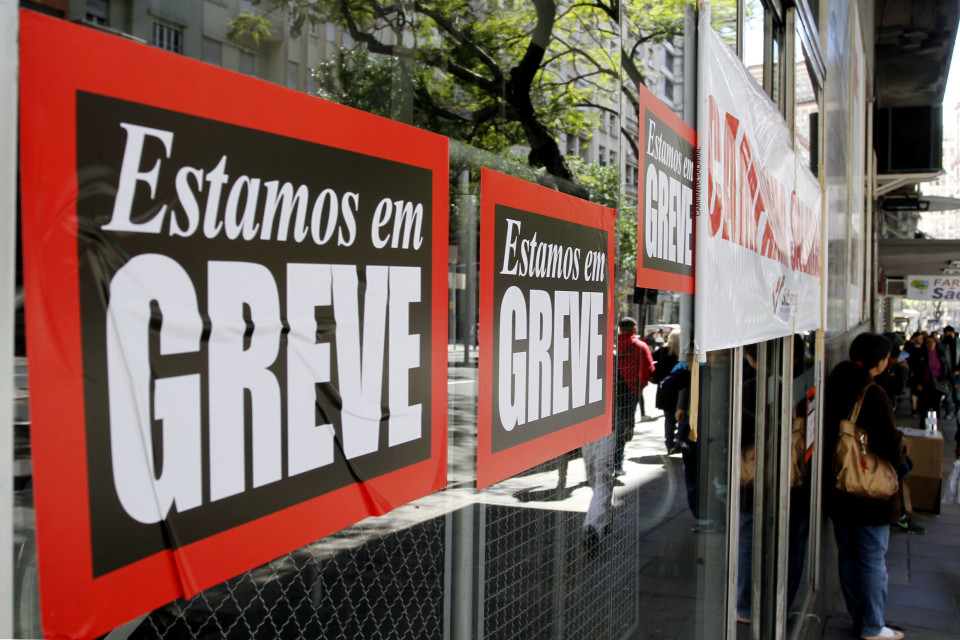Adesão à greve dos professores “superou os 80%” e fechou escolas no Norte